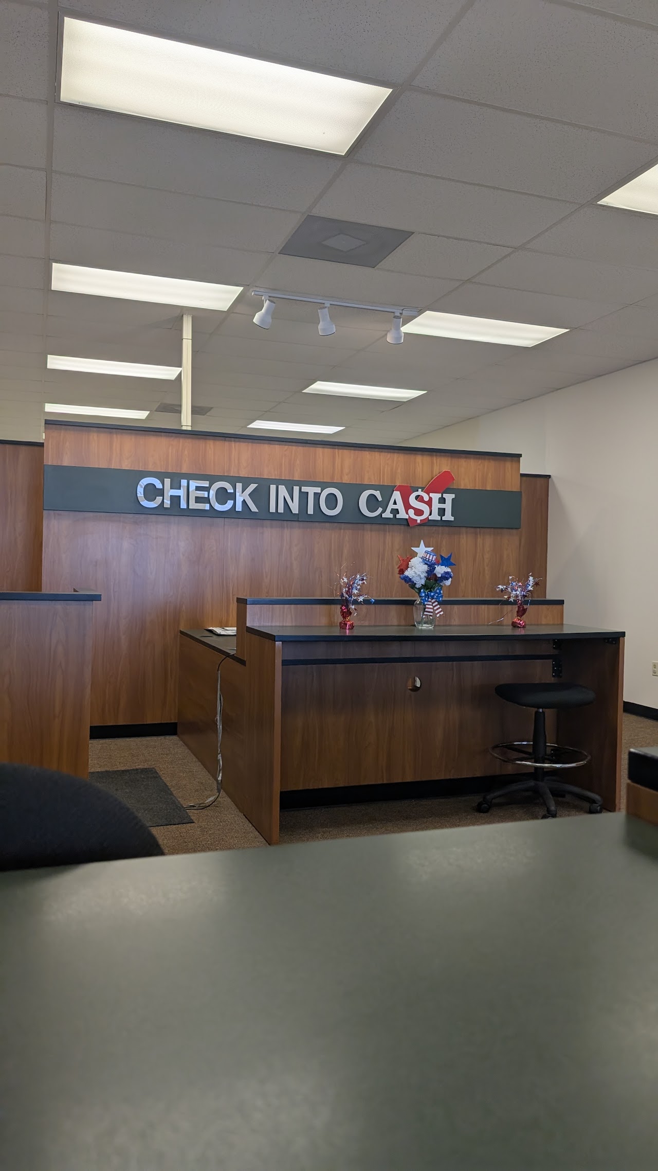 Check Into Cash - exterior - Wichita, Kansas