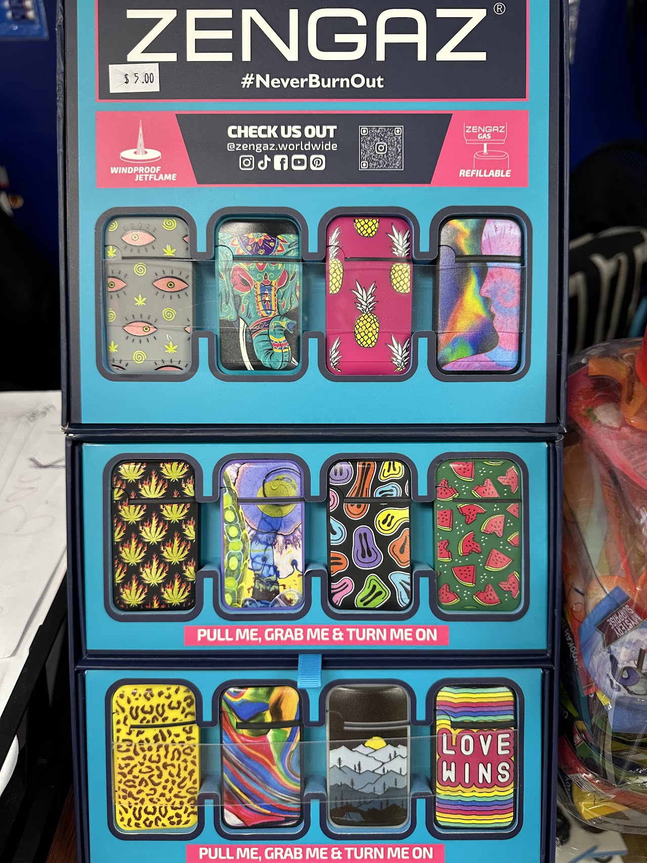 Bani multi service/check cashing/NH Lottery/cheapest cigarettes - exterior - Manchester, New Hampshire