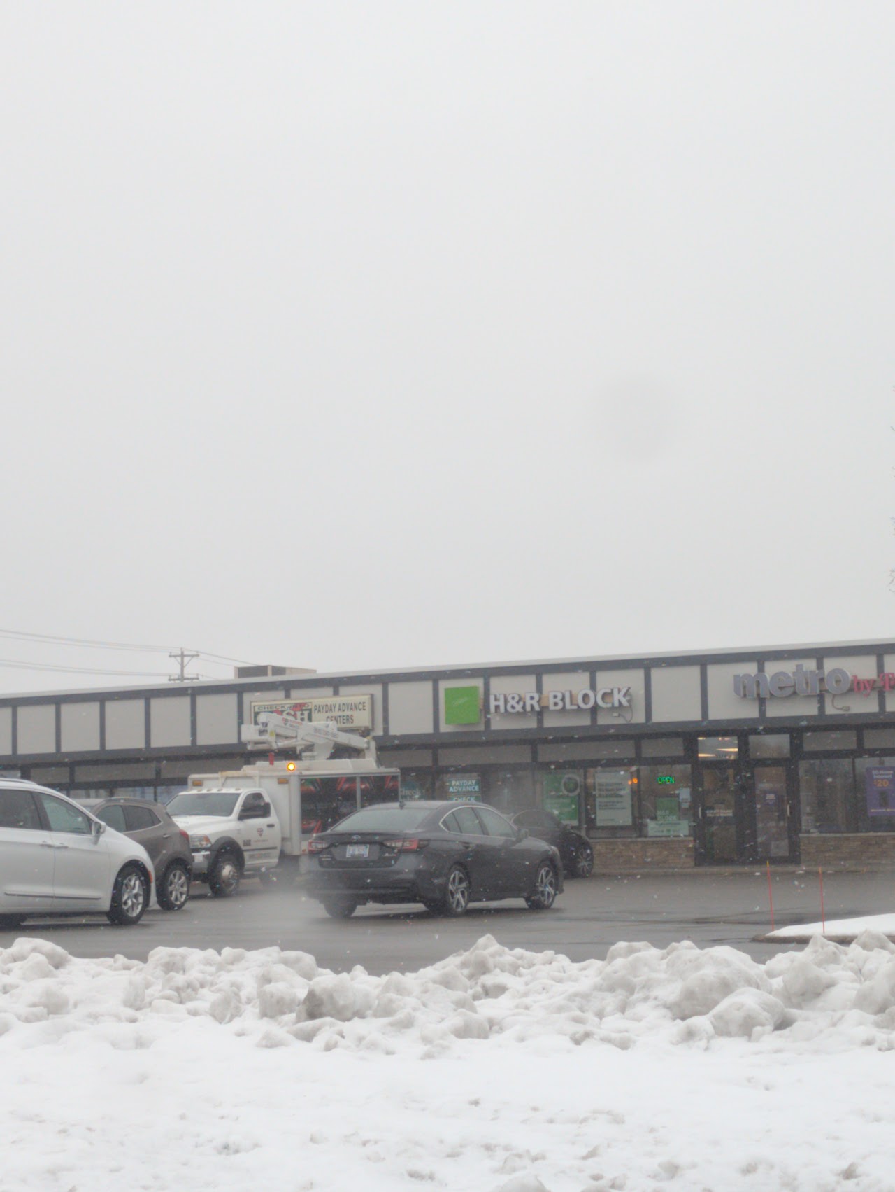 Check Into Cash - exterior - Grand Rapids, Michigan