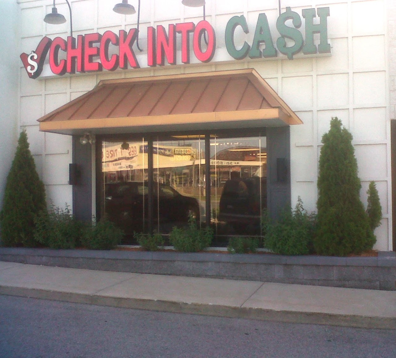 Check Into Cash - exterior - Milwaukee, Wisconsin