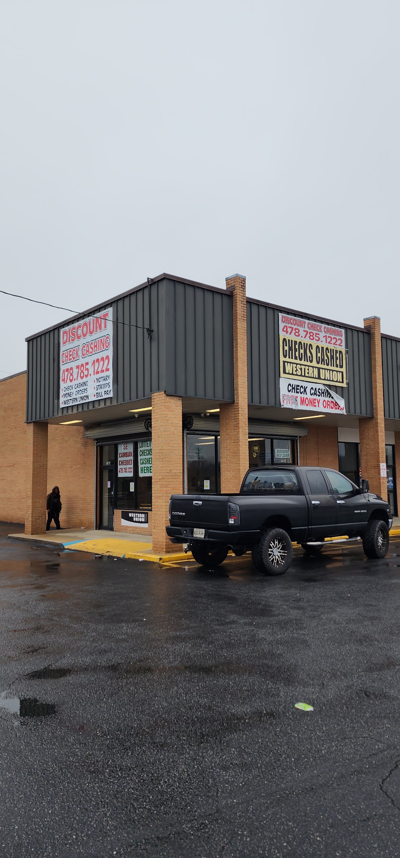 Discount Check Casher Of Georgia - exterior - Macon, Georgia