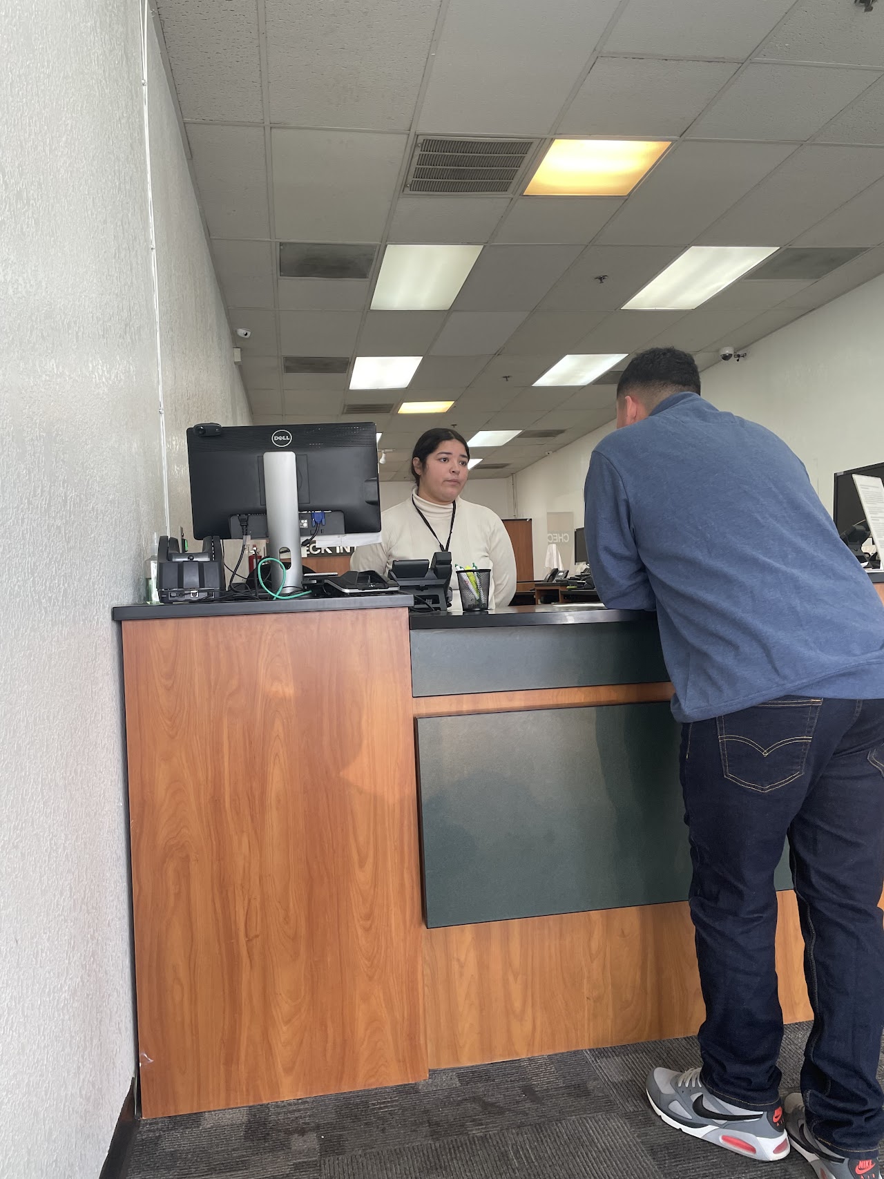 Check Into Cash - exterior - Bakersfield, California